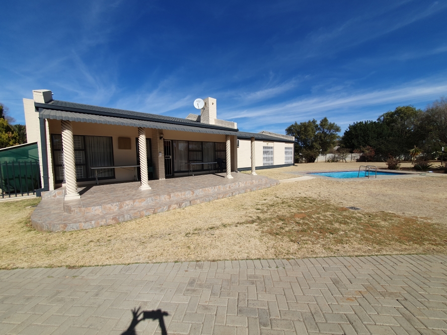 4 Bedroom Property for Sale in Flamingo Park Free State